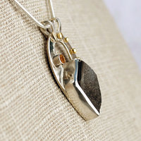 Druzy Agate Pendant with Citrine, 18K Gold close-up angle
