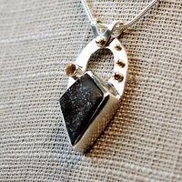 Druzy Agate Pendant with Citrine, 18K Gold close-up angle