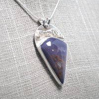 Burro Creek agate pendant angle close-up