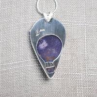 Burro Creek agate pendant back close-up