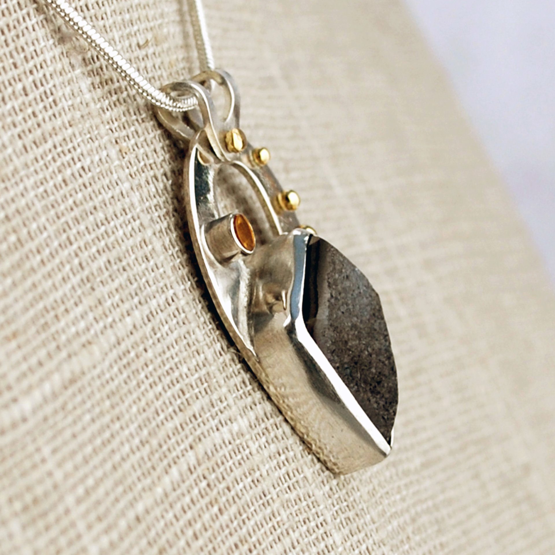 Druzy Agate Pendant with Citrine, 18K Gold close-up angle