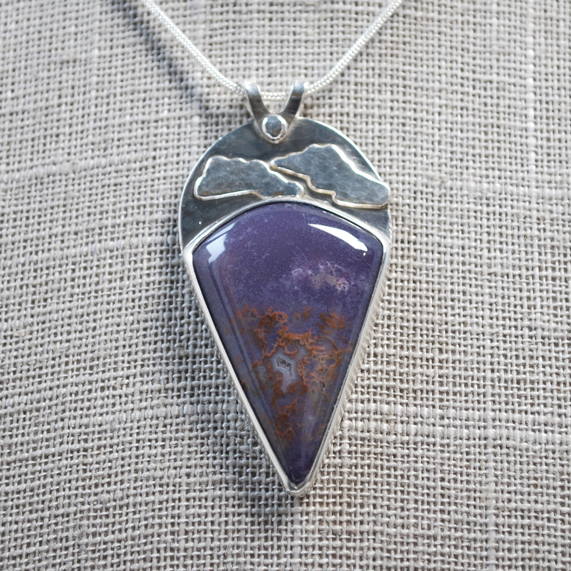 Burro Creek agate pendant front close-up