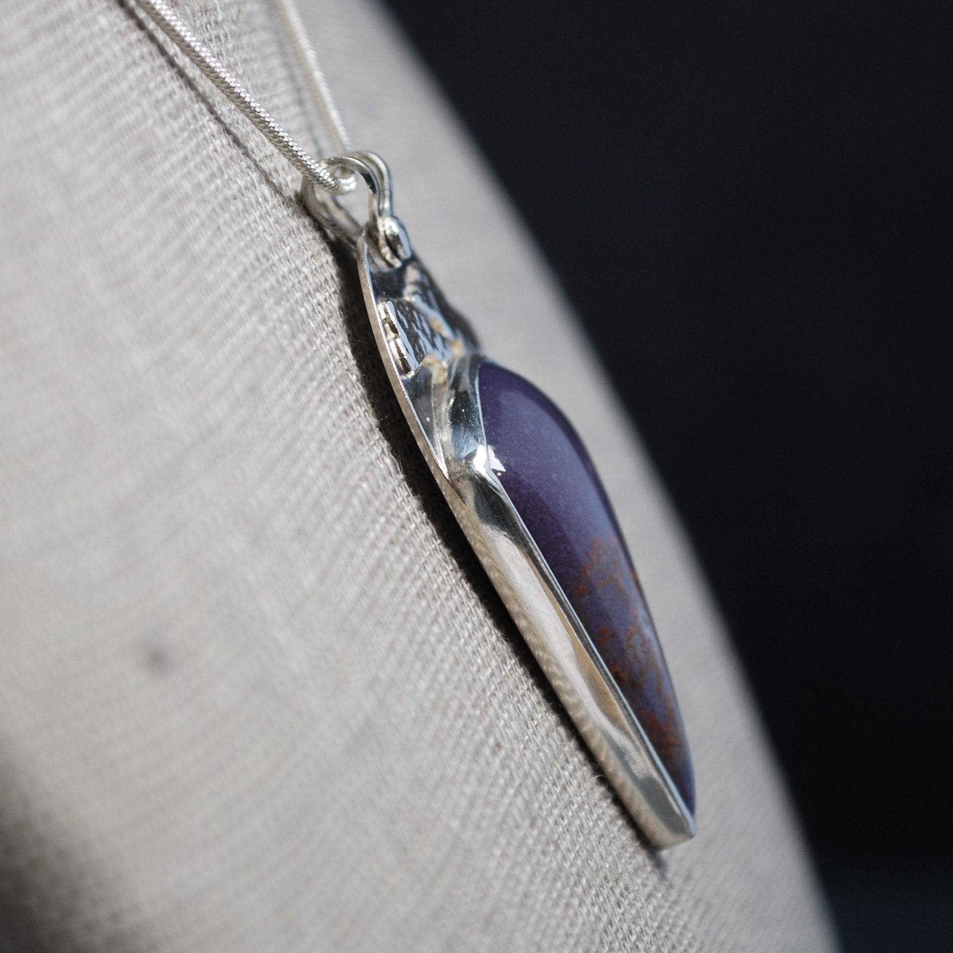 Burro Creek agate pendant angle close-up