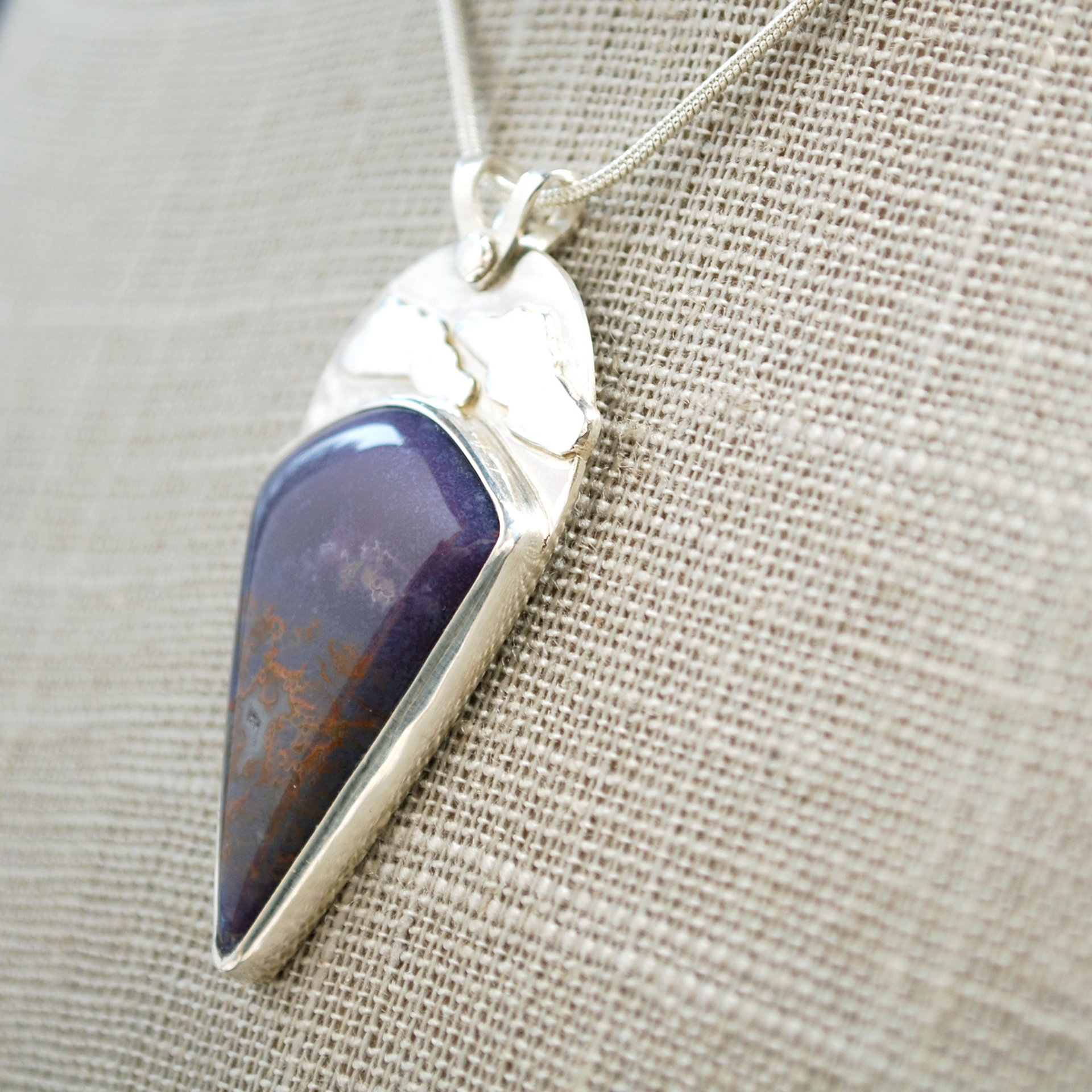 Burro Creek agate pendant angle close-up