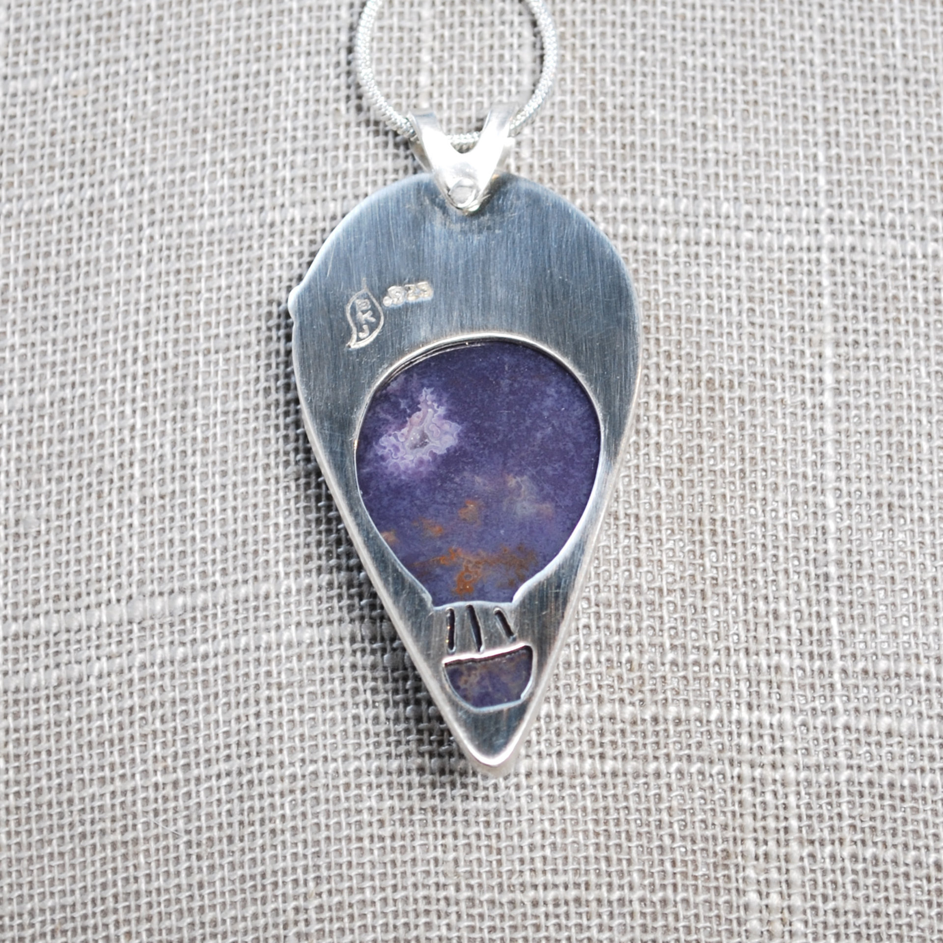 Burro Creek agate pendant back close-up