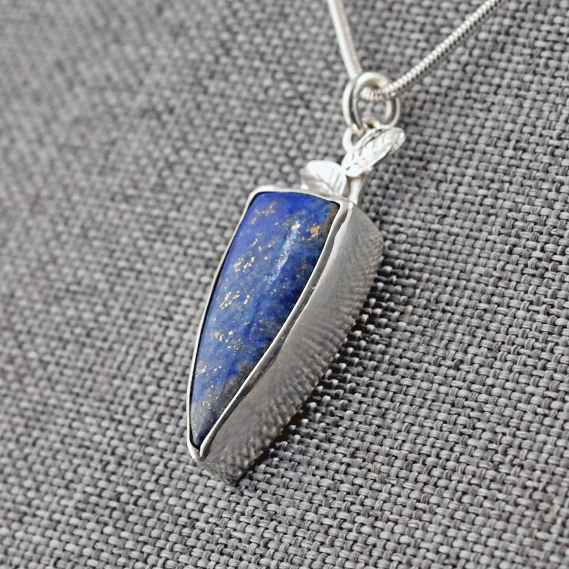 Small Silver Lapis Lazuli Pendant with Leaves